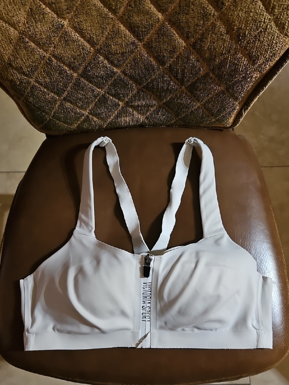 Victoria's Secret Sport Incredible Knockout Ultra Max Front Zip Close Sports Bra